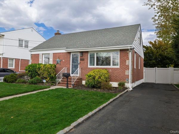 2915 Laurel Avenue , Baldwin, NY 11510