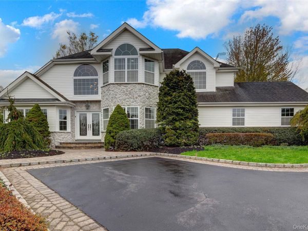 6 Arborvitae Lane, Miller Place, NY 11764