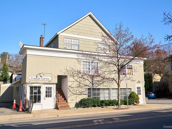 20 Bryant Avenue , Roslyn, NY 11576