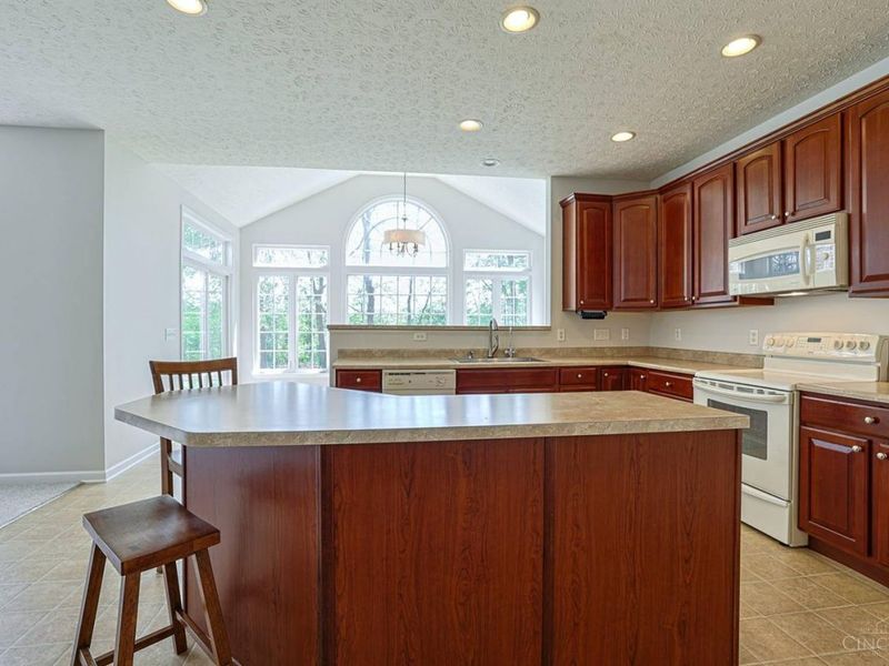 1727 Amberwood Way, Hamilton Twp, OH 45039 Photo 10