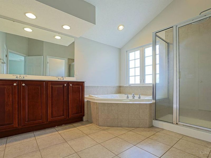 1727 Amberwood Way, Hamilton Twp, OH 45039 Photo 14