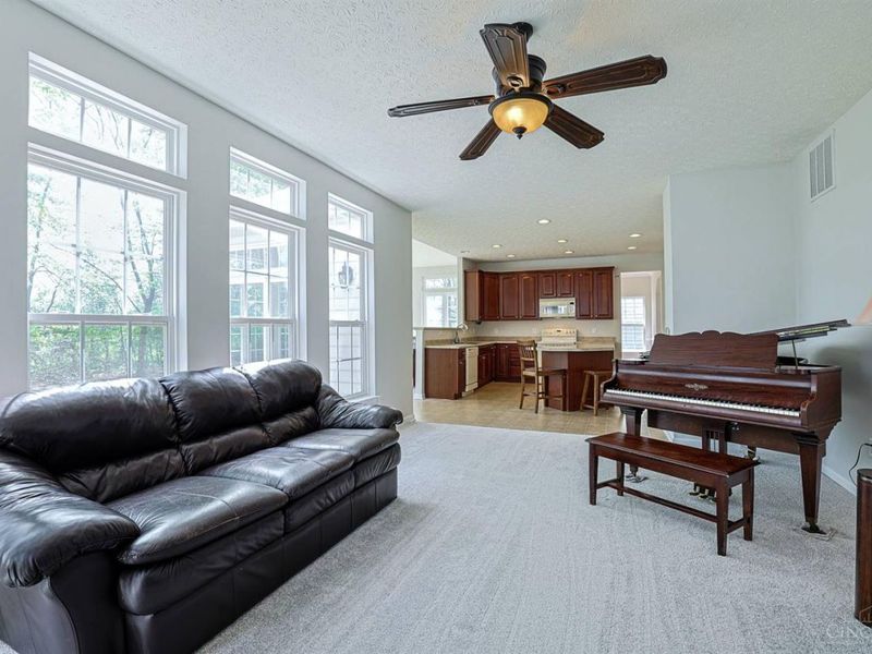 1727 Amberwood Way, Hamilton Twp, OH 45039 Photo 7