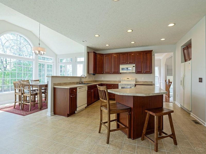 1727 Amberwood Way, Hamilton Twp, OH 45039 Photo 9