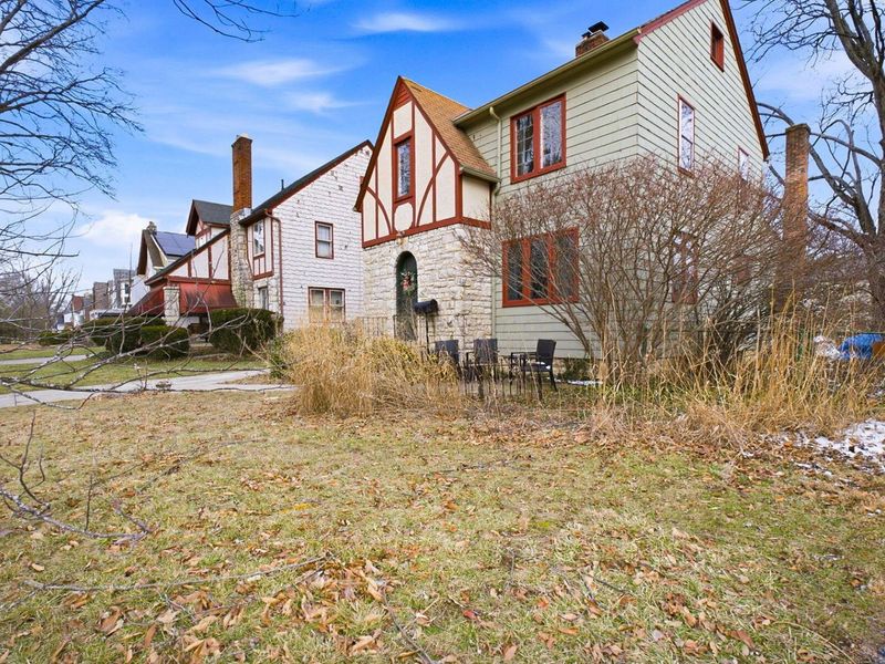 1002 S Cassingham Road, Columbus, OH 43209 Photo 5