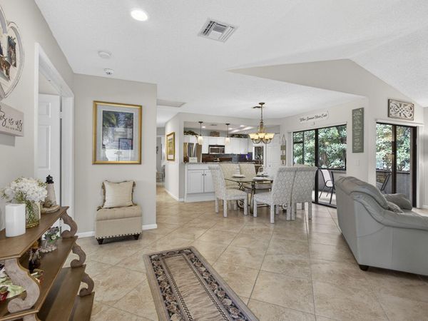 23 Lexington Lane W, Unit B, Palm Beach Gardens, FL 33418