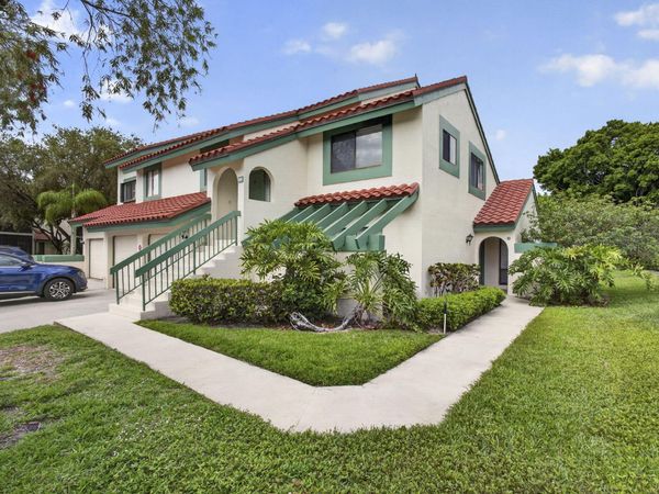 23 Lexington Lane W, Palm Beach Gardens, FL 33418