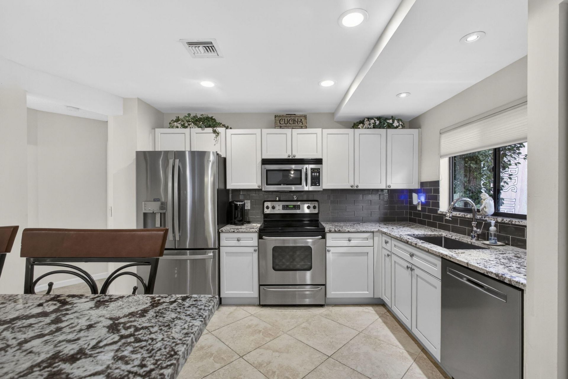 23 Lexington Lane W, Unit B, Palm Beach Gardens, FL 33418 Photo