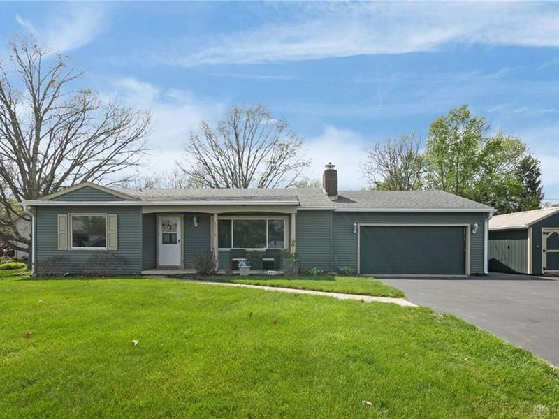 2318 Pawnee Drive, London, OH 43140 Photo 1
