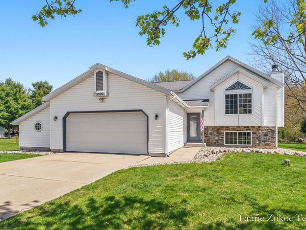 11302 8th Avenue NW, Grand Rapids, MI 49534