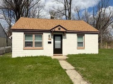 21554 W Davison Street , Detroit, MI 48223