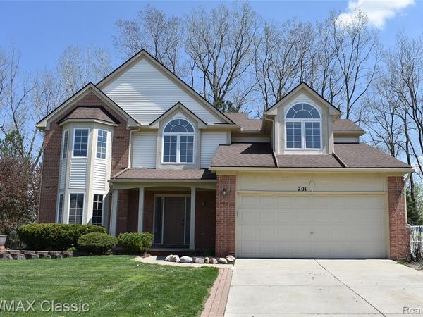201 Columbia Drive, South Lyon, MI 48178