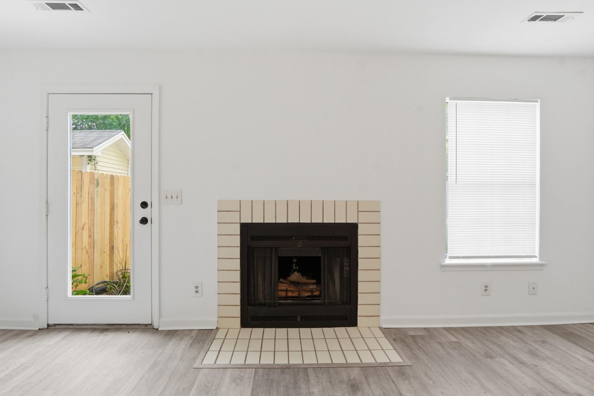 2937 Oxford Place Photo 15