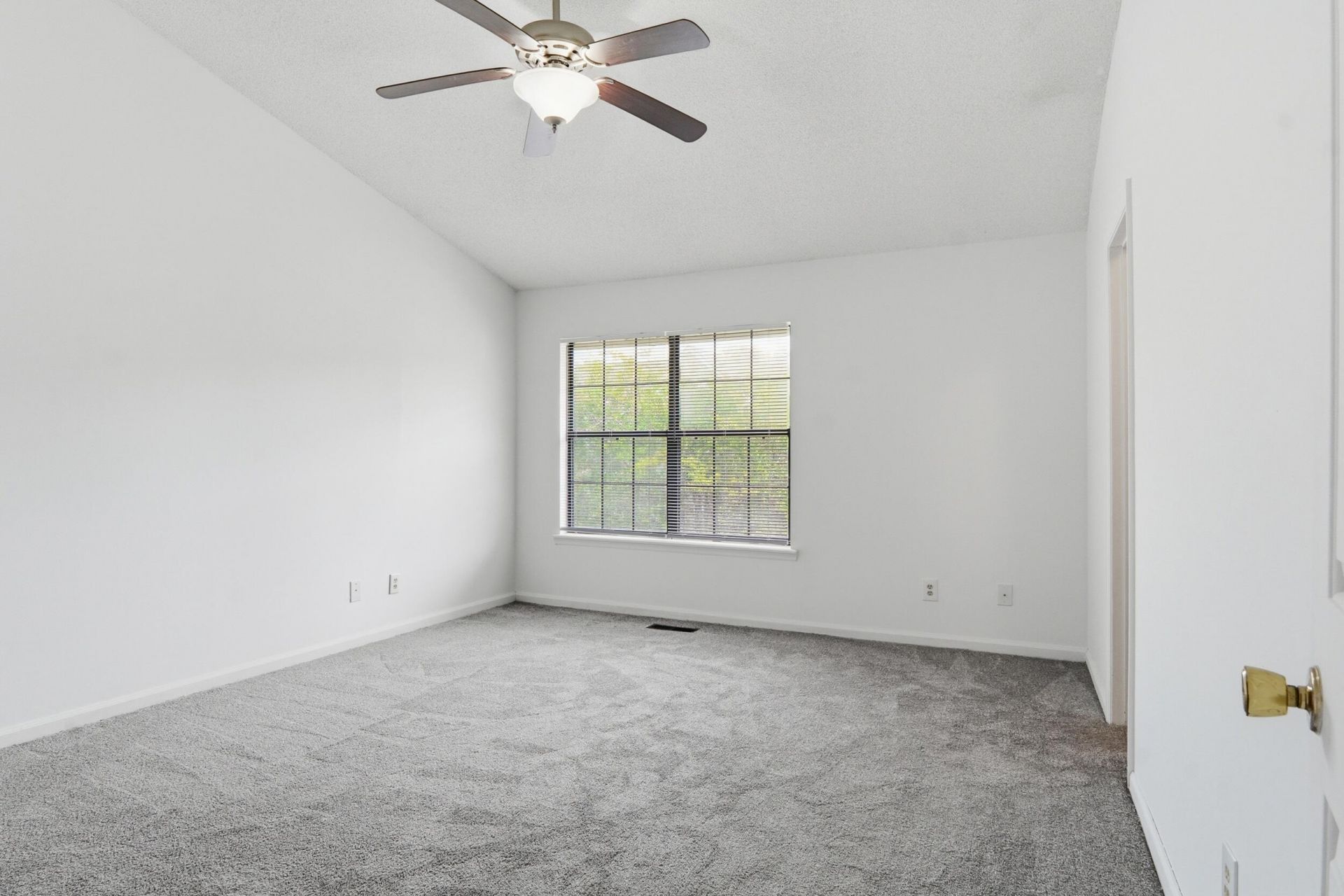 2937 Oxford Place Photo 21