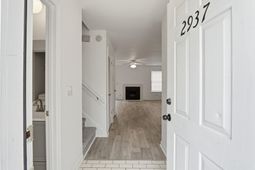 2937 Oxford Place photo 4