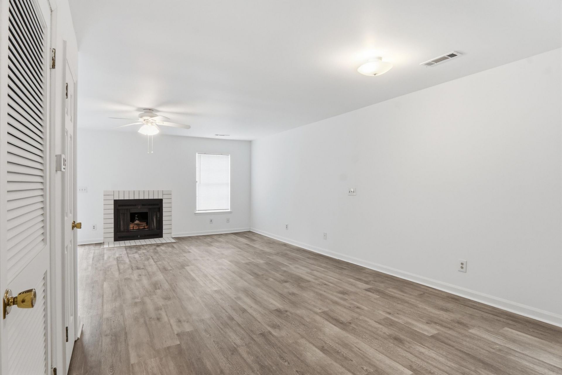 2937 Oxford Place Photo 9