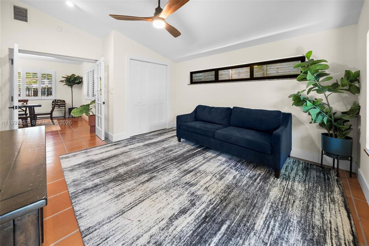 4046 El Prado Blvd, Miami, FL 33133 Photo