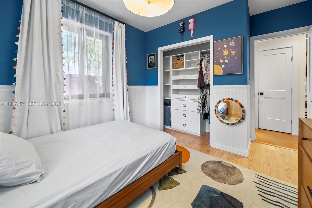 4046 El Prado Blvd, Miami, FL 33133 Photo