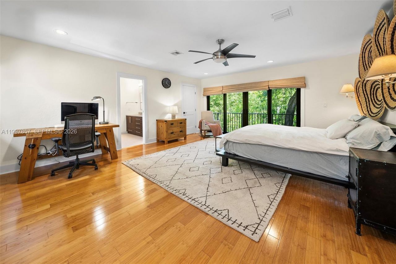 4046 El Prado Blvd, Miami, FL 33133 Photo