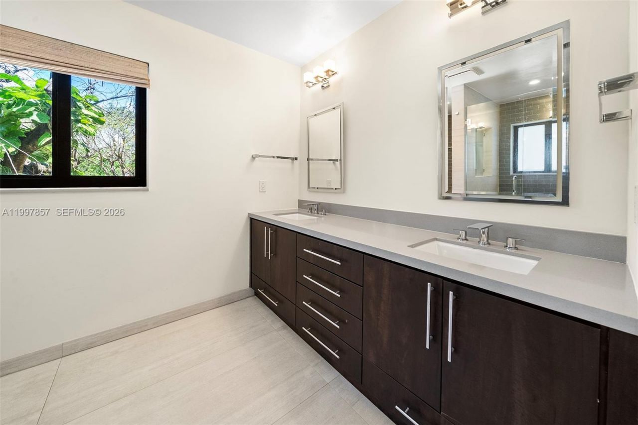 4046 El Prado Blvd, Miami, FL 33133 Photo
