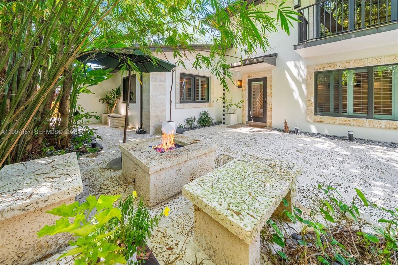 4046 El Prado Blvd, Miami, FL 33133 Photo