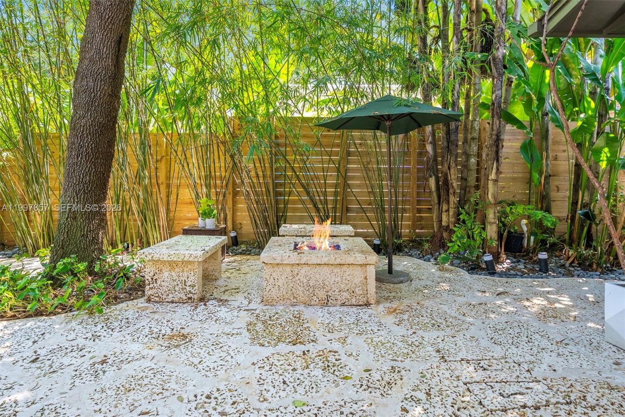 4046 El Prado Blvd, Miami, FL 33133 Photo