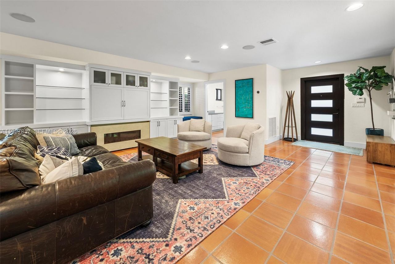 4046 El Prado Blvd, Miami, FL 33133 Photo