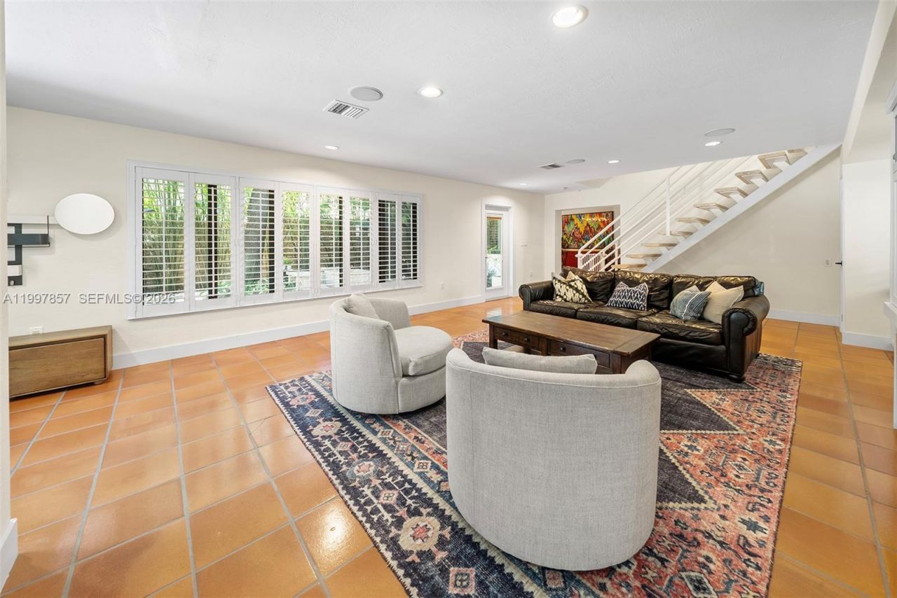 4046 El Prado Blvd, Miami, FL 33133 Photo