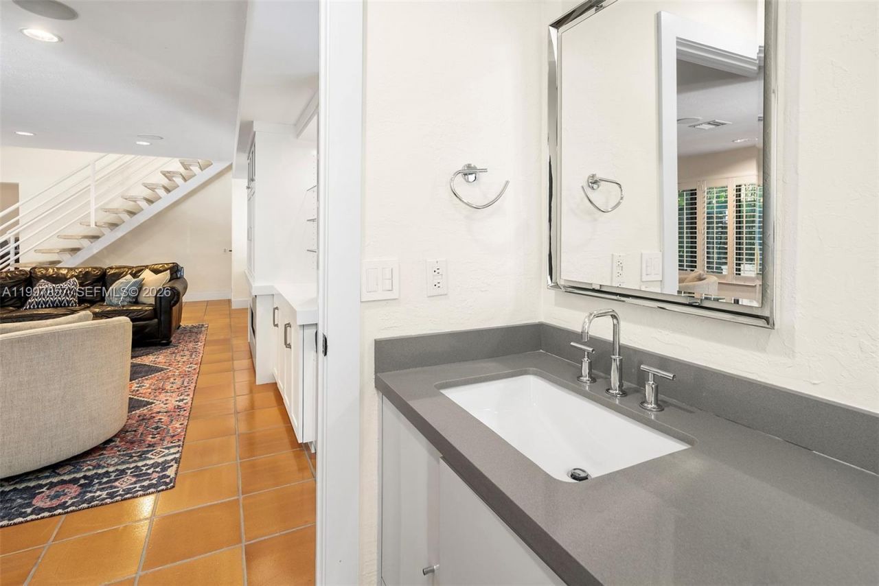 4046 El Prado Blvd, Miami, FL 33133 Photo
