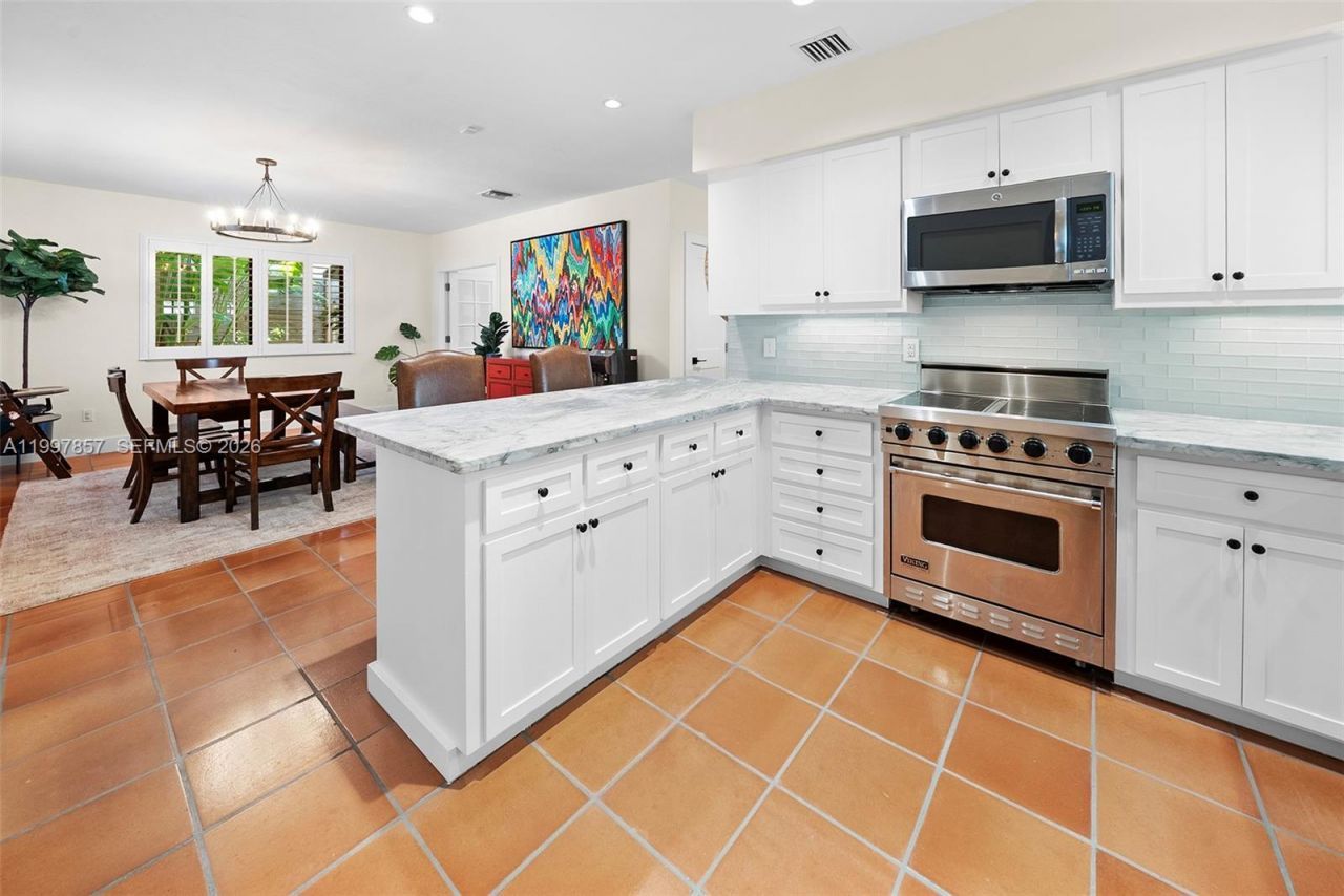 4046 El Prado Blvd, Miami, FL 33133 Photo