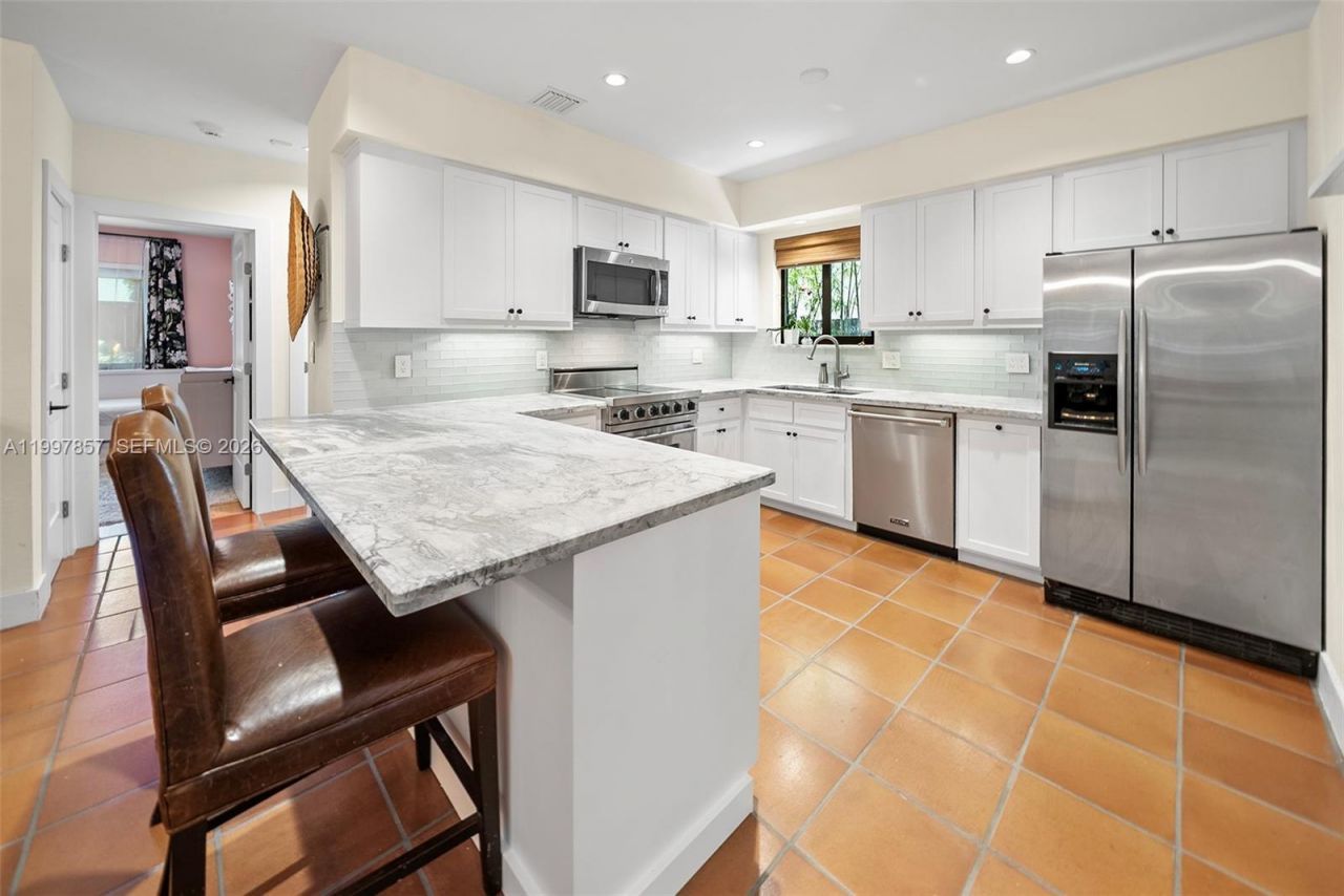 4046 El Prado Blvd, Miami, FL 33133 Photo