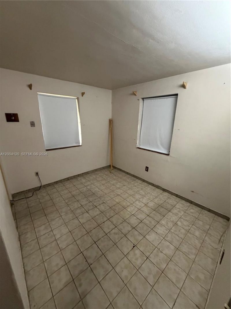 10910 SW 40th St , Miami, FL 33165 Photo