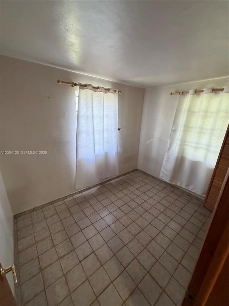 10910 SW 40th St , Miami, FL 33165 Photo