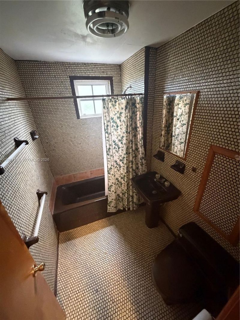 10910 SW 40th St , Miami, FL 33165 Photo