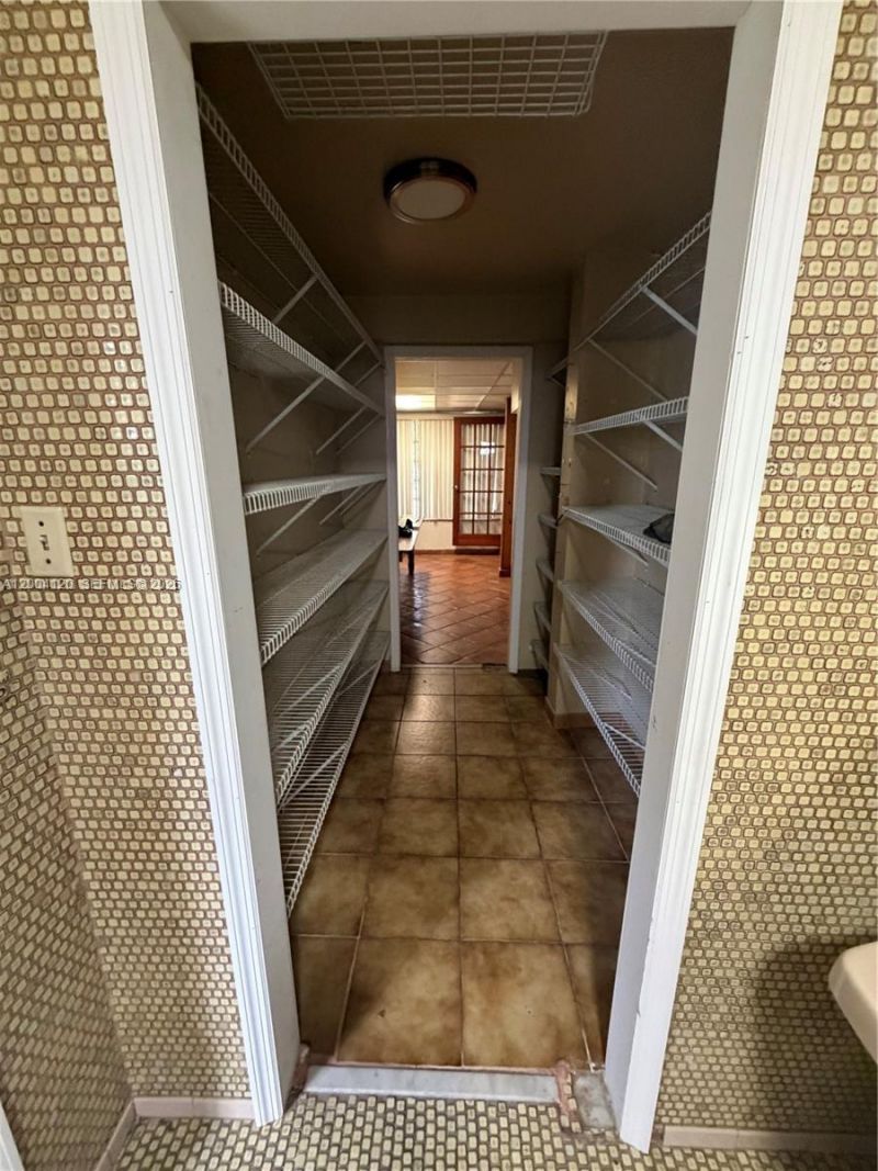 10910 SW 40th St , Miami, FL 33165 Photo