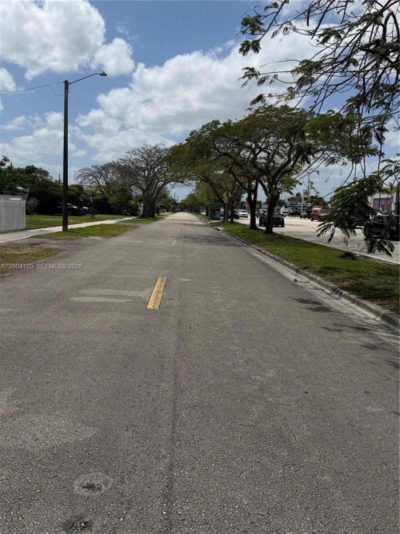 10910 SW 40th St , Miami, FL 33165 Photo