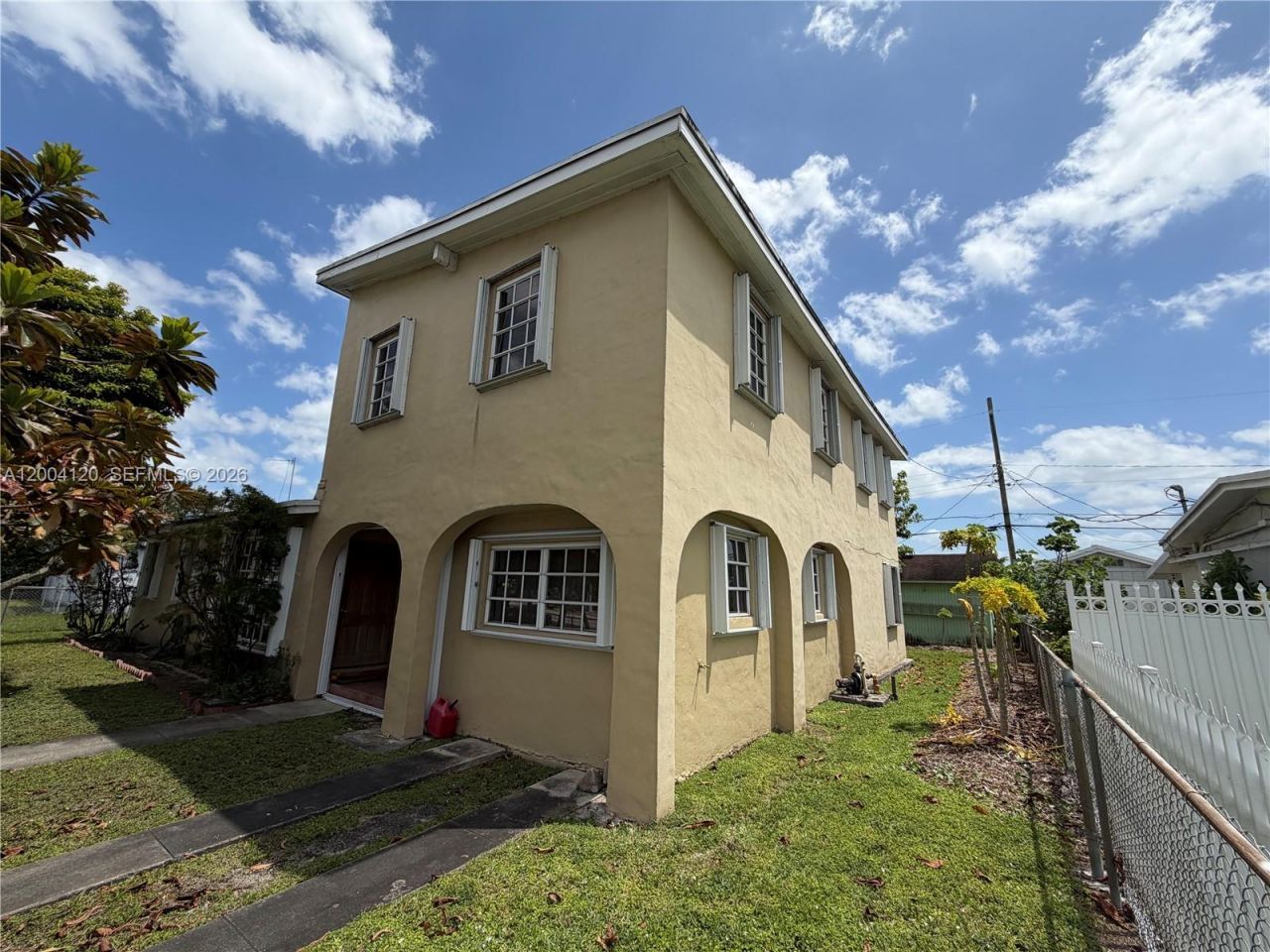 10910 SW 40th St , Miami, FL 33165 Photo