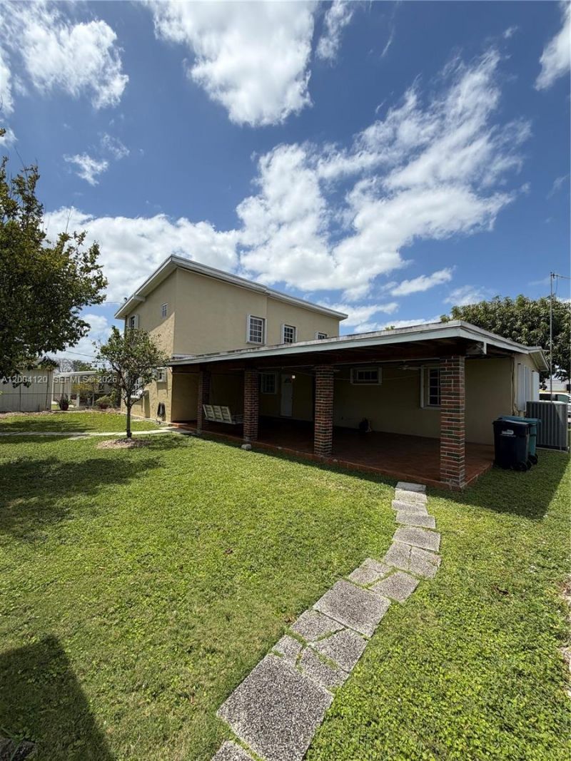 10910 SW 40th St , Miami, FL 33165 Photo