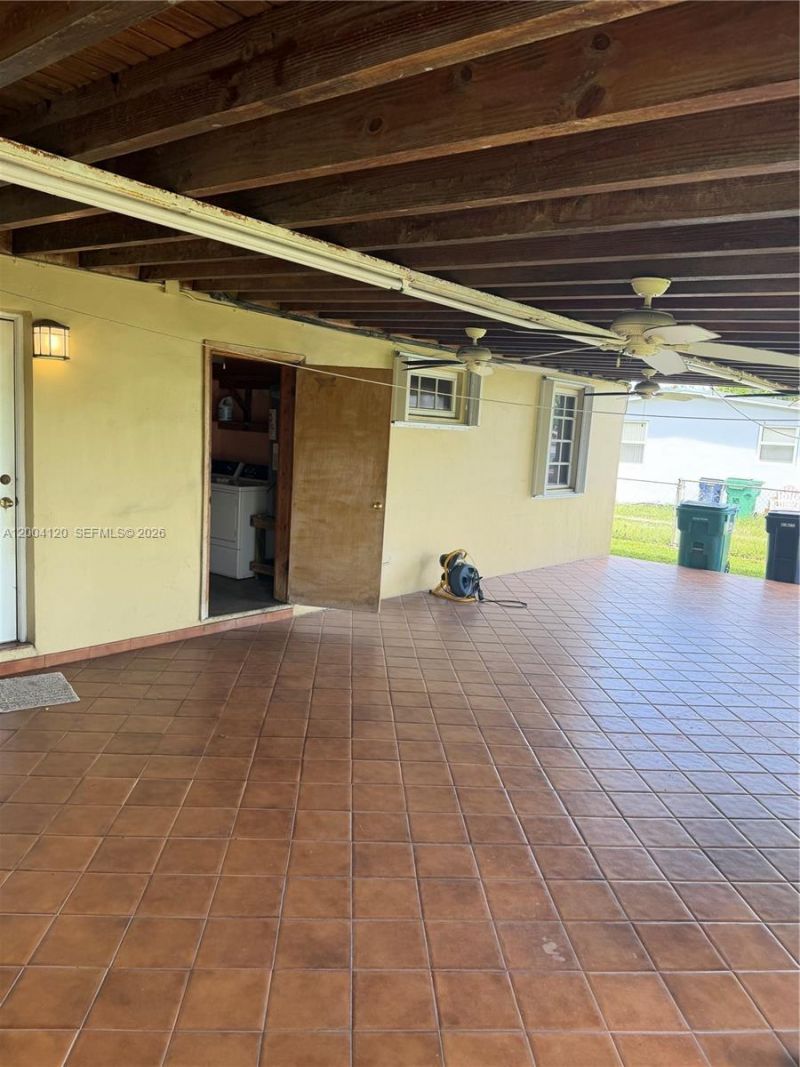 10910 SW 40th St , Miami, FL 33165 Photo