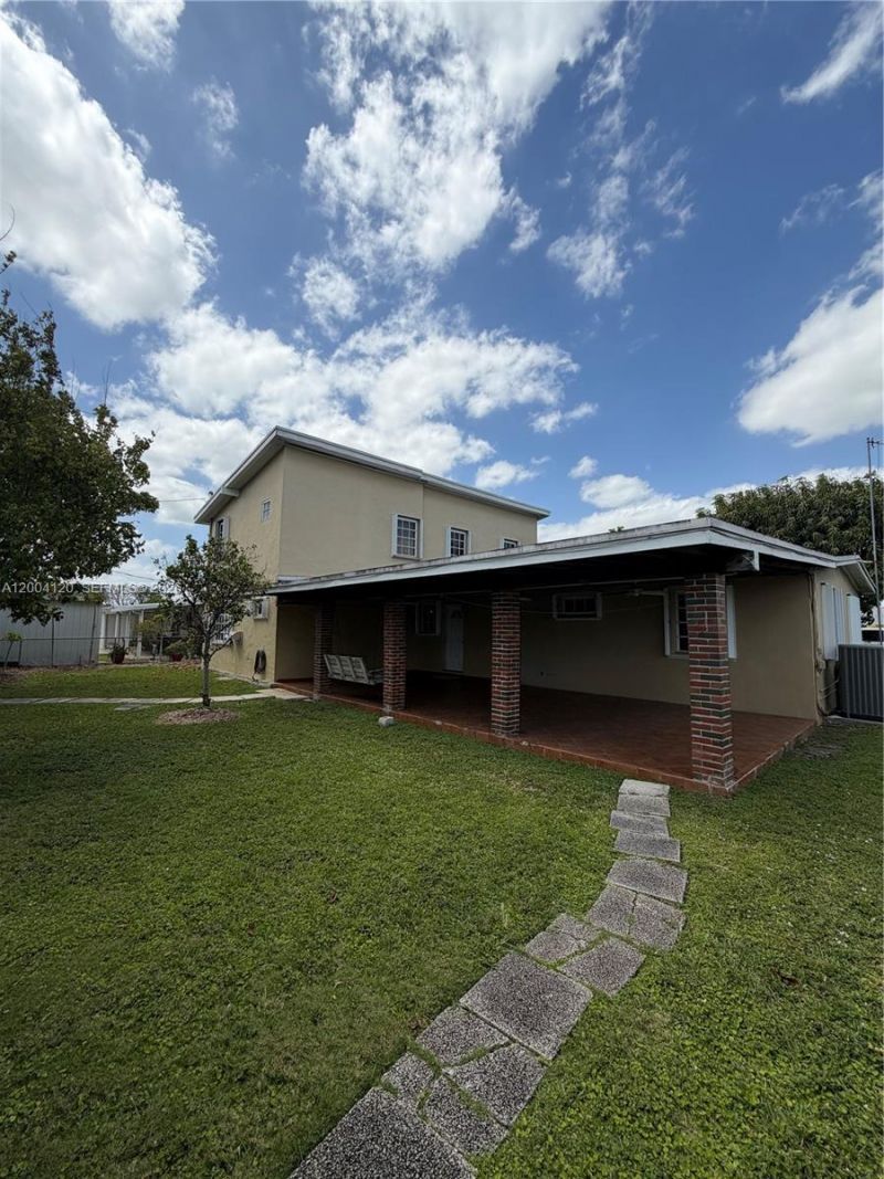 10910 SW 40th St , Miami, FL 33165 Photo