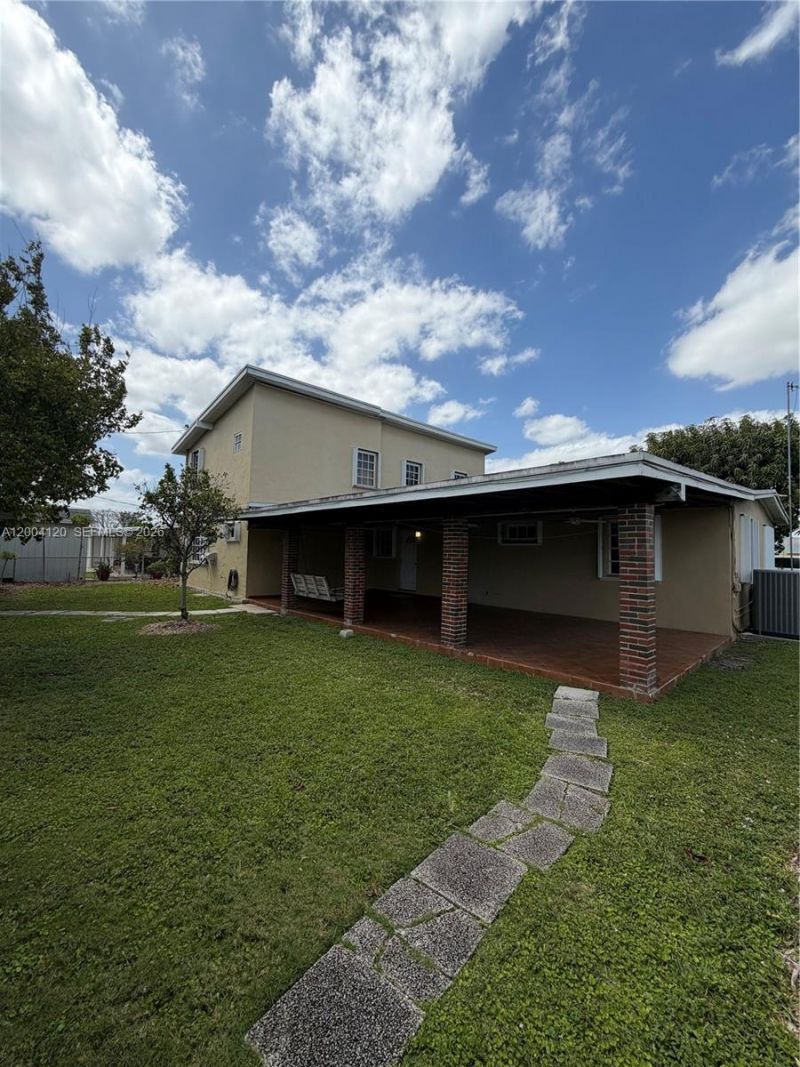 10910 SW 40th St , Miami, FL 33165 Photo