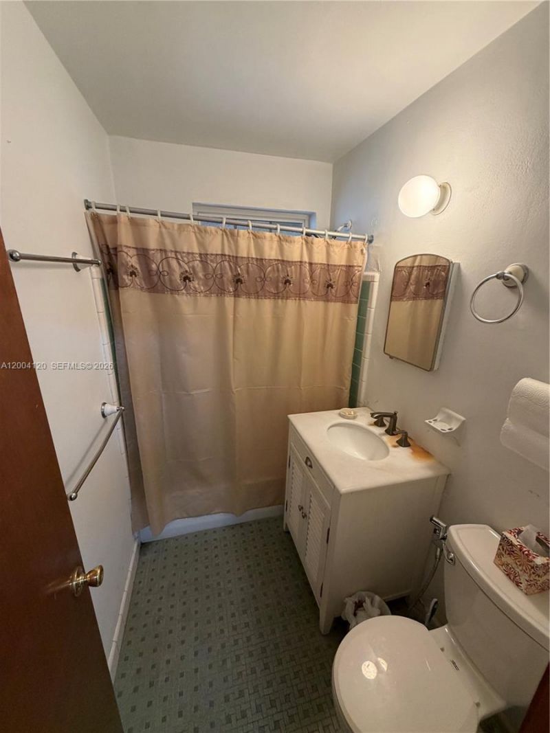 10910 SW 40th St , Miami, FL 33165 Photo