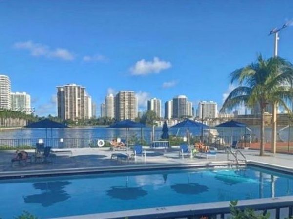 2780 NE 183rd St, Unit 2108, Aventura, FL 33160