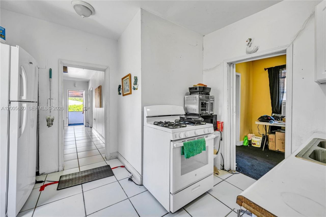 3420 Charles Ave, Miami, FL 33133 Photo