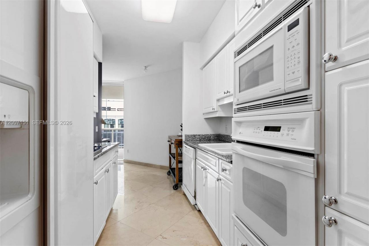 4779 Collins Ave , Unit 1908, Miami Beach, FL 33140 Photo