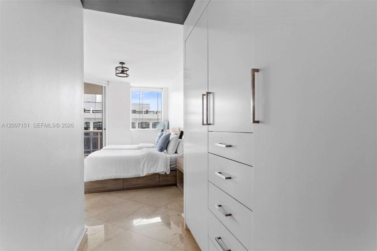 4779 Collins Ave , Unit 1908, Miami Beach, FL 33140 Photo
