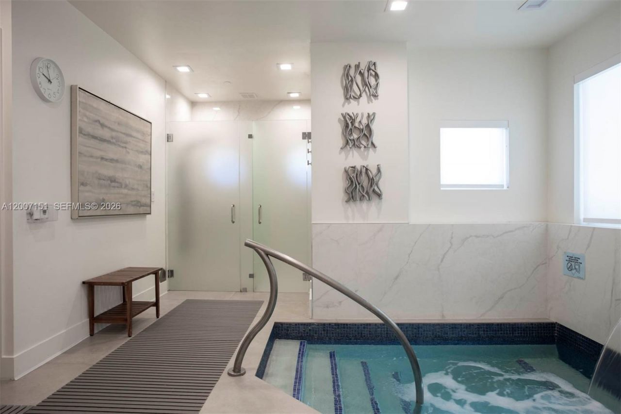 4779 Collins Ave , Unit 1908, Miami Beach, FL 33140 Photo