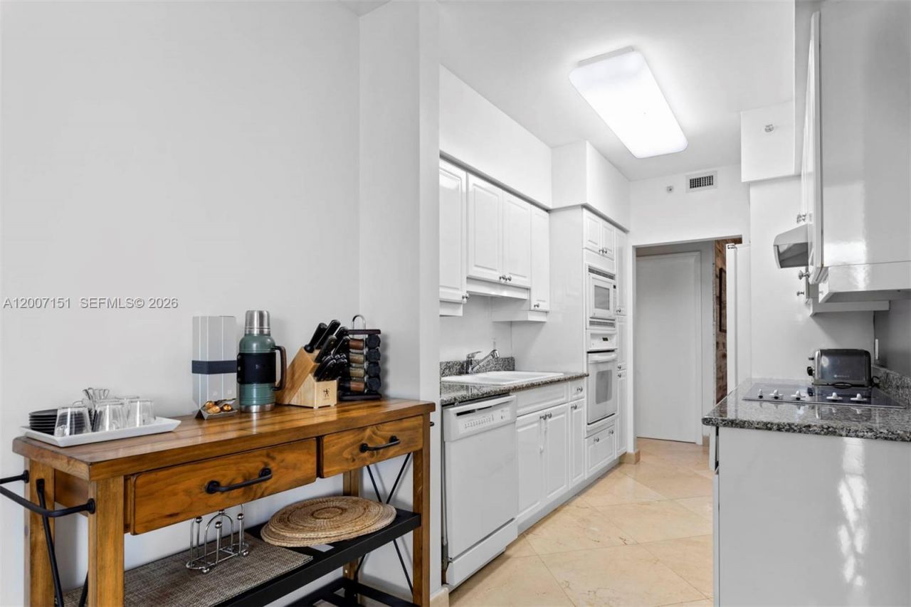 4779 Collins Ave , Unit 1908, Miami Beach, FL 33140 Photo