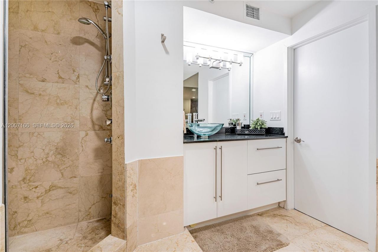 100 Lincoln Rd , Unit 944, Miami Beach, FL 33139 Photo