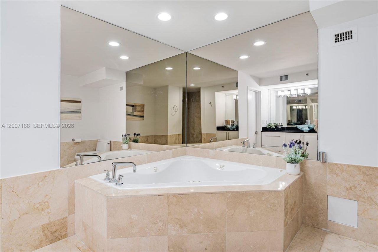 100 Lincoln Rd , Unit 944, Miami Beach, FL 33139 Photo