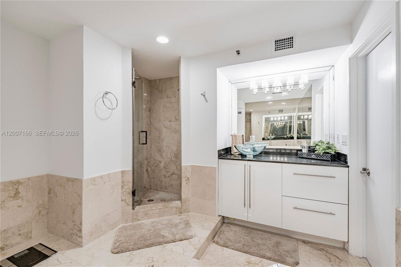 100 Lincoln Rd , Unit 944, Miami Beach, FL 33139 Photo